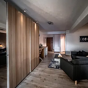 Apartment Shiro, Bukarest
